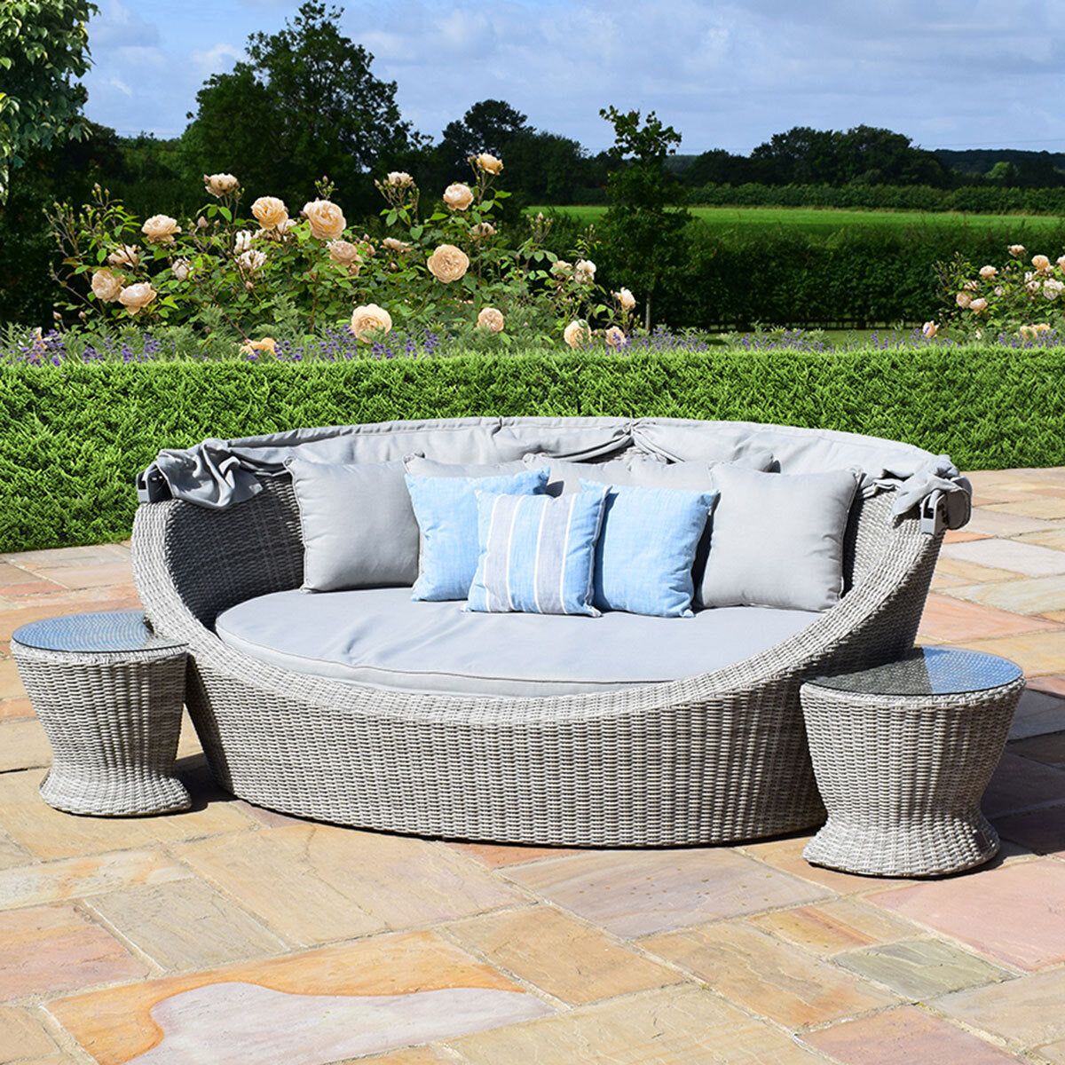 Oxford Grey Rattan Luxury Garden Daybed with canopy and Side stools