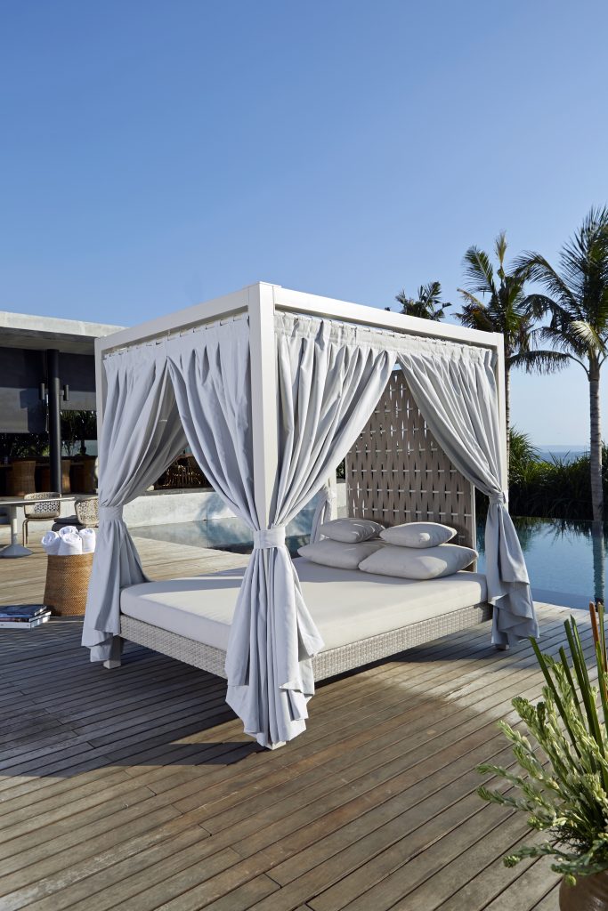 Skyline design Strips Four Poster Outdoor Luxury Daybed