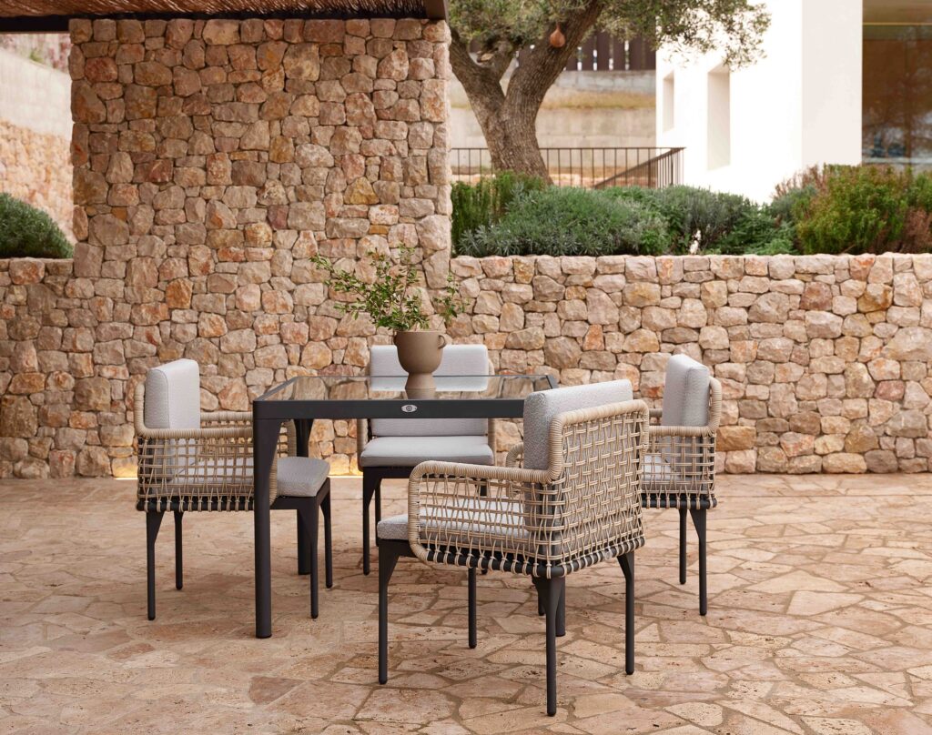 Skyline Design Western Four Seat Square Garden Dining Set